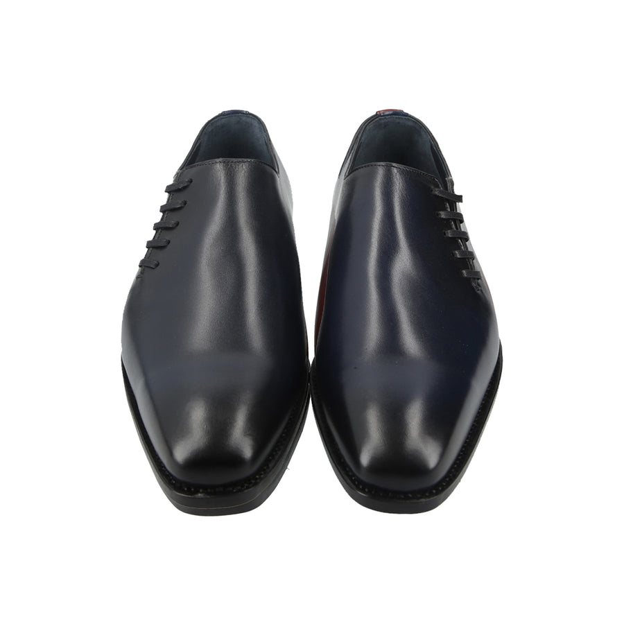 Experience the luxury of Alexander's midnight blue Oxford shoes, featuring finest Weinheimer Leder leathers and a C157 last.