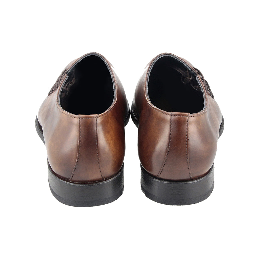 Walk confidently in our Alexander shoes, boasting European craftsmanship and refined elegance in every step.
