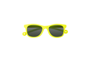 A collection inspired by the strength of the children, reflected in the powerful colors of these sunglasses made with rubber tires and certified UV 400 (non-polarized)