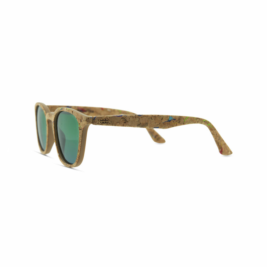 The lenses of this frame are category 3 and have an anti-reflective coating, with UV 400 protection that provides maximum protection to the retina by absorbing UV rays