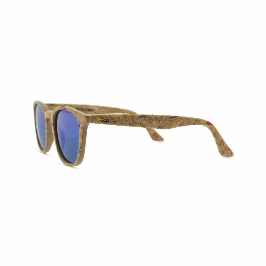 The lenses of this frame are category 3 and have an anti-reflective coating, with UV 400 protection that provides maximum protection to the retina by absorbing UV rays.